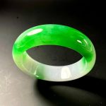 Icy Emerald Green Jadeite Bangle (Taipeh) - Bild 2