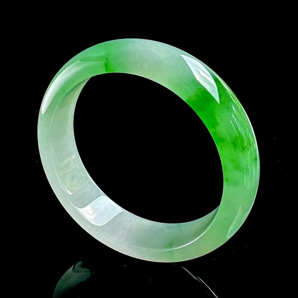 20250704132501.jpgBildTaipeh Icy Emerald Green Jadeite Bangle (Taipei) - Image 1