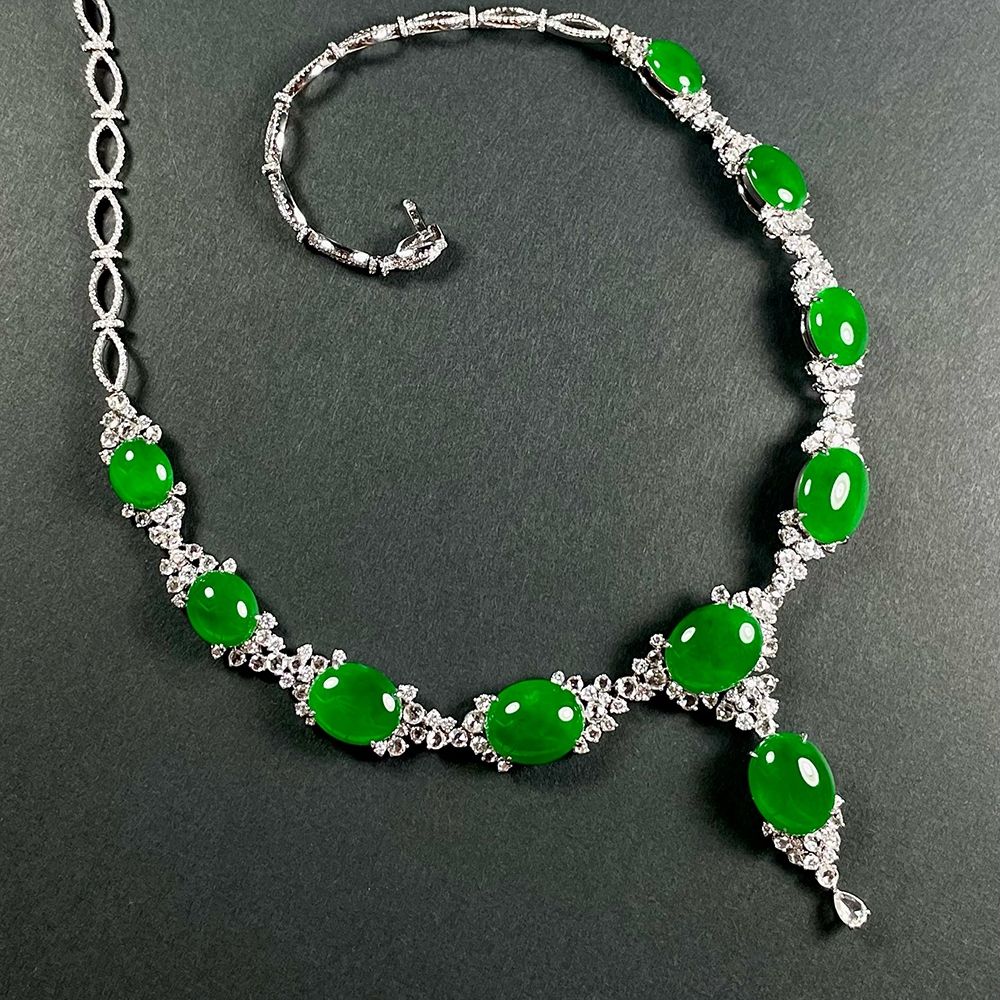 ANE021KG0011.jpgBildTaipeh Glassy Imperial Green Jadeite Necklace (Taipei) - Image 1