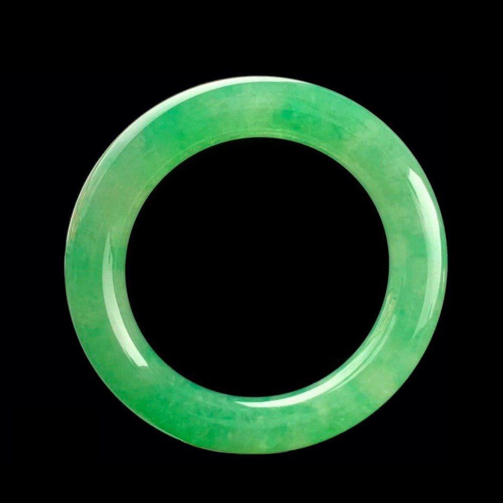 HHE2023A007-01.jpgBildTaipeh Icy Forest Green Cylindrical Jadeite Bangle (Taipei) - Image 1