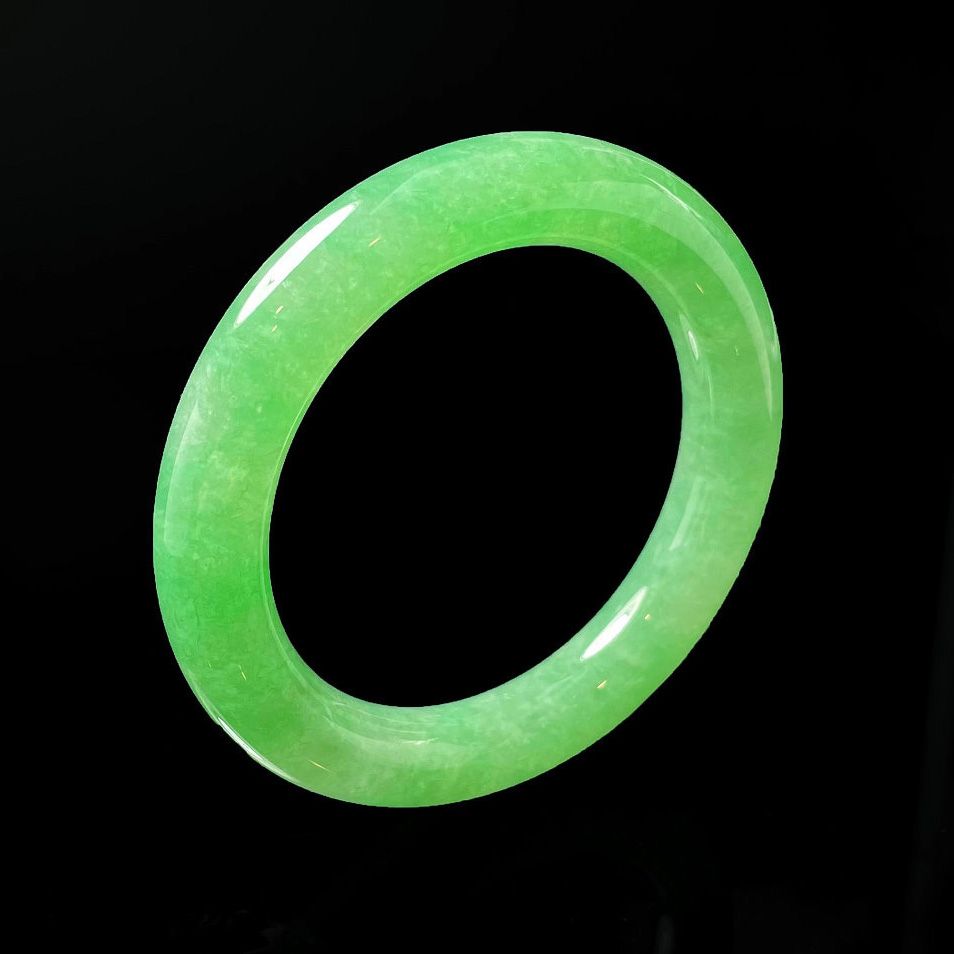 S__10846235_00.jpgBildTaipeh Icy Forest Green Cylindrical Jadeite Bangle (Taipei) - Image 1